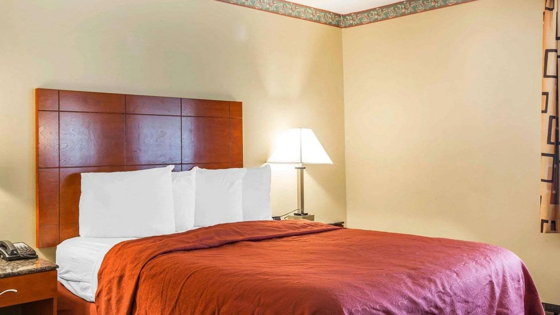 Quality Inn Burbank Airport 3*,