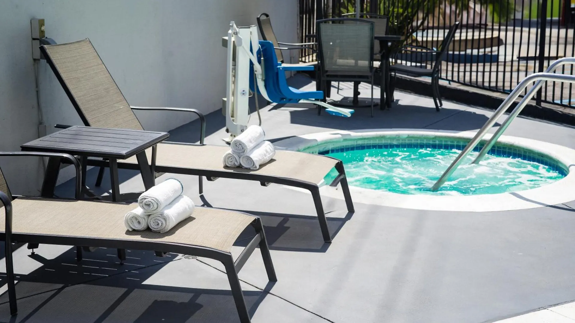 Quality Inn Burbank Airport 3*,