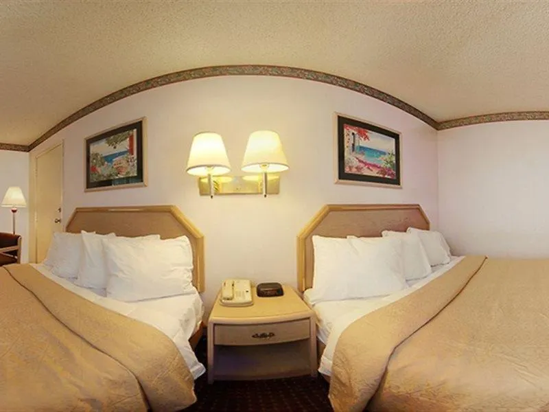 Quality Inn Burbank Airport 3*,